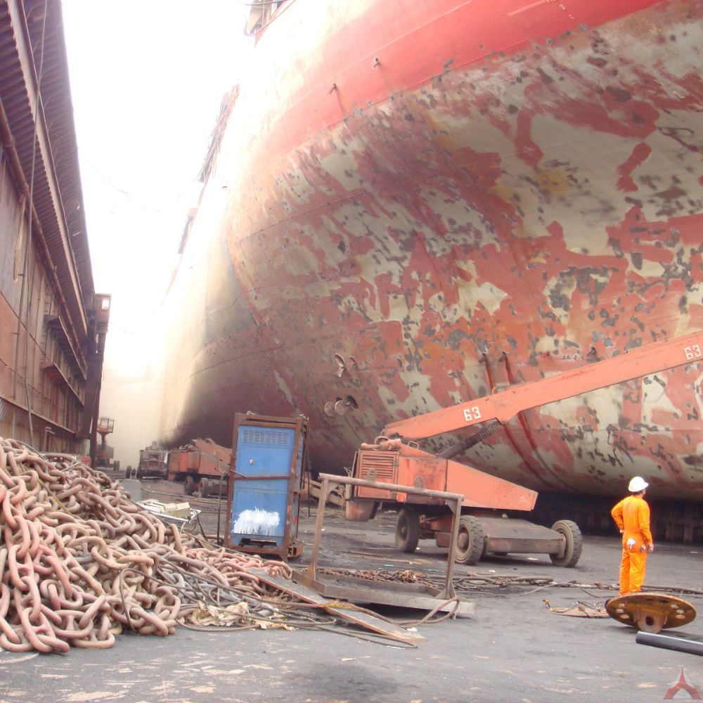 Dry dock management service inspection on Wrecked ship on port and harbour by Akrivis Technologies